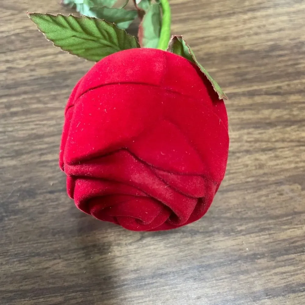 Avon Red Rose Velvet Ring Earring‎ Jewelry Box Valentine's Day Gift